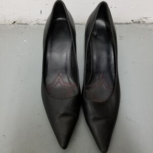 Classic pointed toe  Size 9 Leather Heels